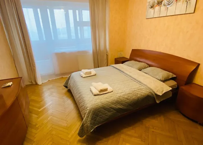 Real Home Apartments- Geroiv Dnipra Metro Station