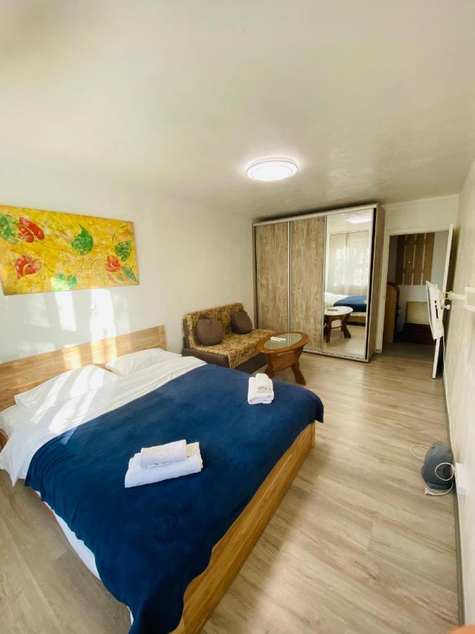 Real Apartments- Geroiv Dnipra Metro Station Apartment
