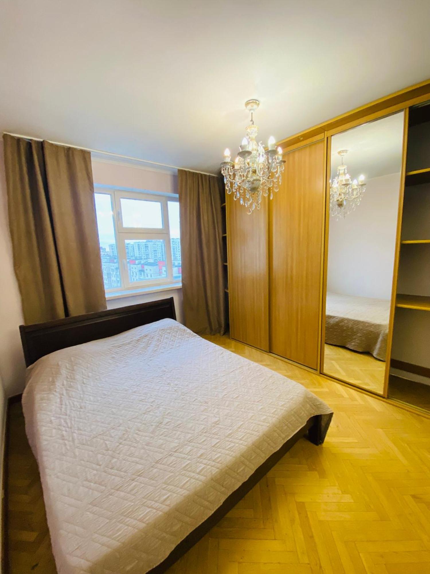 Real Apartments- Geroiv Dnipra Metro Station Апартаменты *
